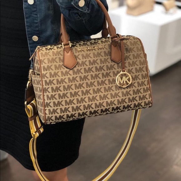 Michael Kors Bedford Large Duffle Satchel - Picture 8 of 9